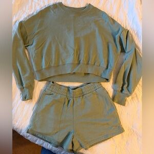 Hollister Easy Crew shorts & sweatshirt matching set Size XS